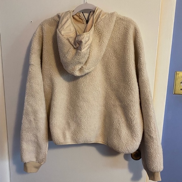 Cropped Sherpa Pullover w Kangaroo Pocket and Hood - Picture 3 of 5